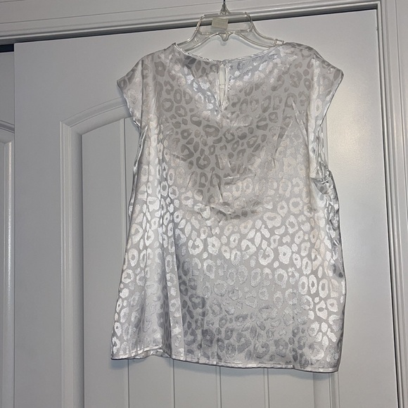 Shein White Cheetah Print Blouse Size Large - Picture 5 of 5